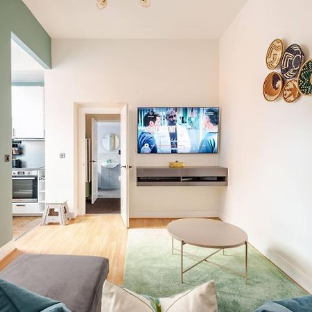 Stylish Flat In Central Location With Free Parking Swindon Eksteriør bilde