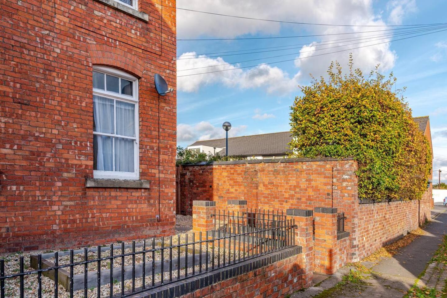 Stylish Flat In Central Location With Free Parking Swindon Eksteriør bilde